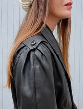 Charger l'image dans la galerie, Veste vintage Adelle - Cuir noir. Taille XL, 42, 44. Reginapary. Made in France.