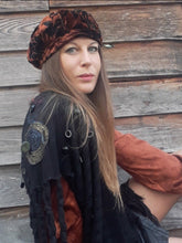 Charger l'image dans la galerie, Béret vintage Kelly - Motifs feuillages, soie et viscose.