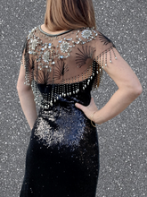 Charger l'image dans la galerie, Cache épaule Charlie - En tulle noir et sequins et strass argentés. Taille Unique. Made in China