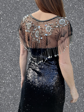 Charger l'image dans la galerie, Cache épaule Charlie - En tulle noir et sequins et strass argentés. Taille Unique. Made in China