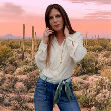 Charger l'image dans la galerie, Foulard vintage Lucy - P rayé vert et vert d'eau. Pierre Cardin Paris. Made in France