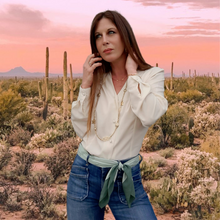 Charger l'image dans la galerie, Foulard vintage Lucy - P rayé vert et vert d'eau. Pierre Cardin Paris. Made in France