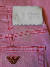 Charger l&#39;image dans la galerie, Pantalon &quot;Seconde&quot; Megan - Jean en coton rose. Taille S, 36, 38. Armani Jeans. Made in China
