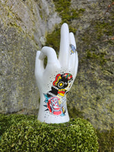Charger l'image dans la galerie, Main Family - Chiromancie. En porcelaine blanche tatouée rockabilly. The Palmist. Palmistry

