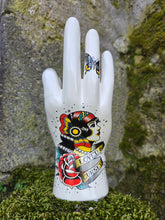 Charger l'image dans la galerie, Main Family - Chiromancie. En porcelaine blanche tatouée rockabilly. The Palmist. Palmistry
