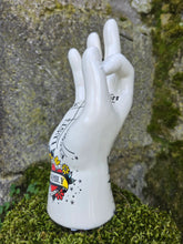 Charger l'image dans la galerie, Main Family - Chiromancie. En porcelaine blanche tatouée rockabilly. The Palmist. Palmistry
