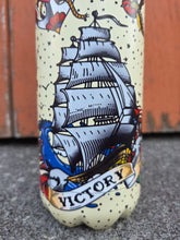 Charger l'image dans la galerie, Gourde isotherme - Tatoo Old school. Esprit vintage &amp; rebelle. 500 ml. Teremity Jones
