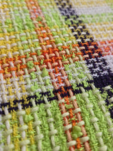 Charger l'image dans la galerie, Veste vintage Ilyana - En tweed texturé aux couleurs lumineuses. XS, 34, 36. David Pallas Paris. Made in France
