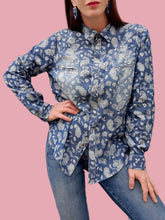 Charger l&#39;image dans la galerie, Chemisier &quot;Seconde&quot; Karen - Denim imprimé paisley. Taille M, 38, 40. John Baner. Made in Bangladesh.
