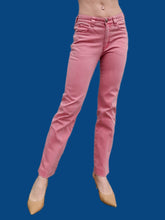 Charger l&#39;image dans la galerie, Pantalon &quot;Seconde&quot; Megan - Jean en coton rose. Taille S, 36, 38. Armani Jeans. Made in China
