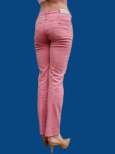 Charger l&#39;image dans la galerie, Pantalon &quot;Seconde&quot; Megan - Jean en coton rose. Taille S, 36, 38. Armani Jeans. Made in China
