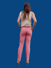 Charger l&#39;image dans la galerie, Pantalon &quot;Seconde&quot; Megan - Jean en coton rose. Taille S, 36, 38. Armani Jeans. Made in China
