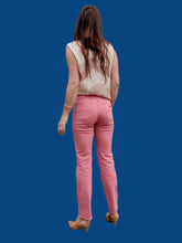 Charger l&#39;image dans la galerie, Pantalon &quot;Seconde&quot; Megan - Jean en coton rose. Taille S, 36, 38. Armani Jeans. Made in China
