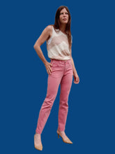 Charger l&#39;image dans la galerie, Pantalon &quot;Seconde&quot; Megan - Jean en coton rose. Taille S, 36, 38. Armani Jeans. Made in China
