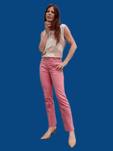 Charger l&#39;image dans la galerie, Pantalon &quot;Seconde&quot; Megan - Jean en coton rose. Taille S, 36, 38. Armani Jeans. Made in China
