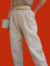 Charger l&#39;image dans la galerie, Pantalon vintage Léna - Chino beige en lin et coton. Taille L, 40, 42. By Mélissa. Made in France
