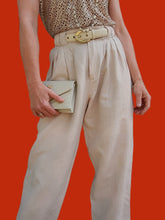 Charger l&#39;image dans la galerie, Pantalon vintage Léna - Chino beige en lin et coton. Taille L, 40, 42. By Mélissa. Made in France
