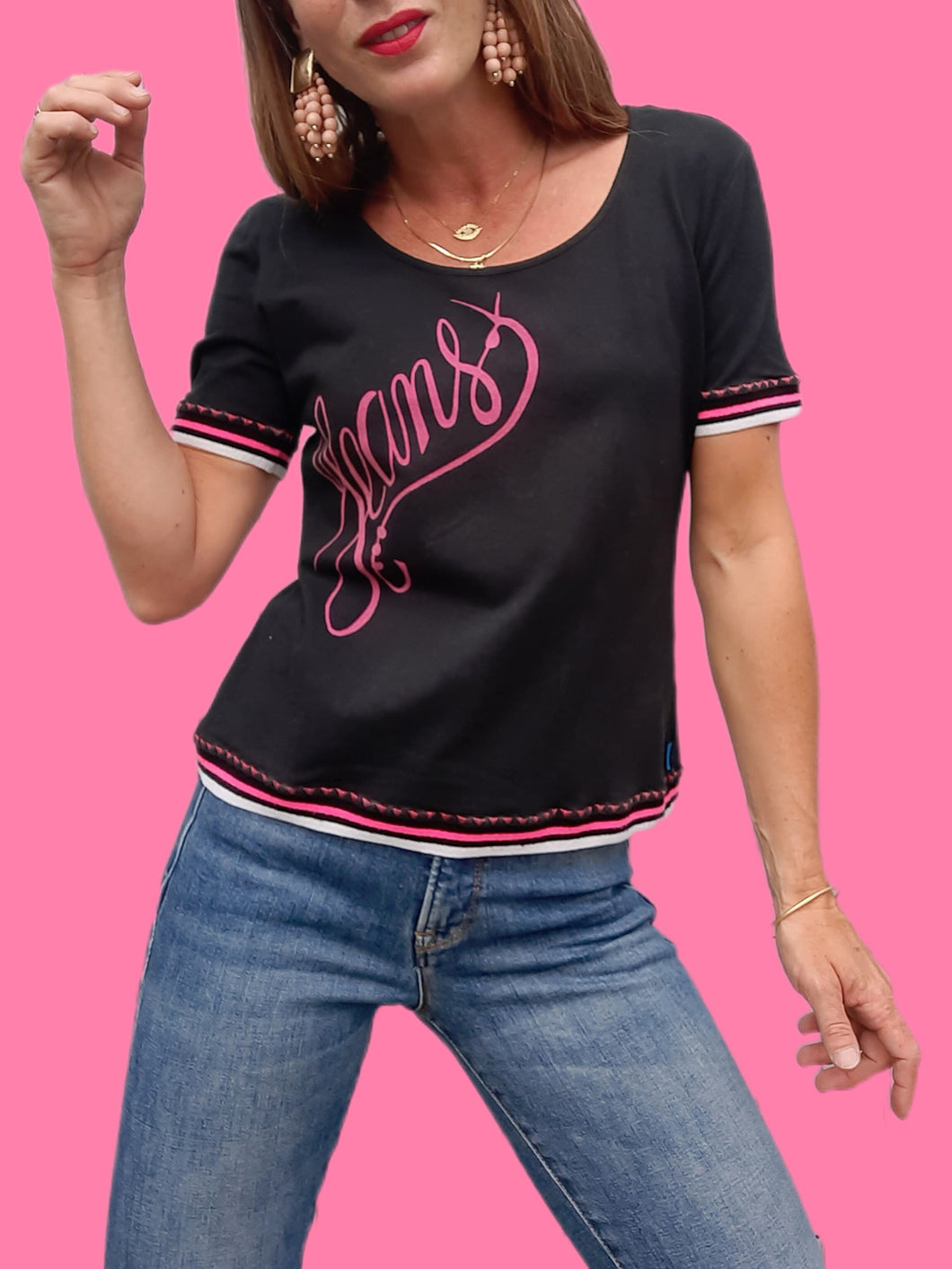 Tee-Shirt 'Seconde' Lucie - Noir a slogan. Taille M, 38, 40. Jeans de Christian Lacroix. Made in Italy.