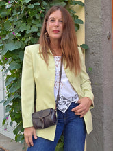 Charger l'image dans la galerie, Blazer long vintage Béatrix - Vert anis. Taille S, 36, 38. Surabaya. Made in France
