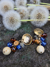 Charger l'image dans la galerie, Boucles d'oreilles Huguette - Perles pendantes dorées, bleu et naturelles
