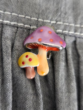 Charger l'image dans la galerie, Boucles d'oreilles Fanny - Duo de champignons - Pop &amp; Fantaisie en émail peint
