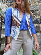 Charger l'image dans la galerie, Gilet vintage Amy - A frange de perles. Rayés écru et bleu. Taille M, 38, 40.
