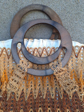 Charger l&#39;image dans la galerie, Panier Géraldine- En fibres naturelles. Tressage ajouré et ondulé.
