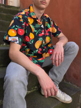 Charger l'image dans la galerie, Chemise vintage Jules - Imprimé fruité éclatant, tropical et vitaminée. Taille L, 40, 42. Alain Manoukian. Made in France
