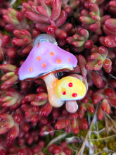 Charger l'image dans la galerie, Boucles d'oreilles Fanny - Duo de champignons - Pop &amp; Fantaisie en émail peint

