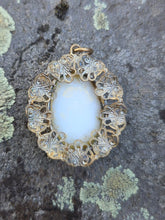 Charger l'image dans la galerie, Pendentif Lison - Bucolique et Shabby Chic. Style printanier et délicat. Pour les amoureux.
