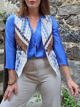Charger l'image dans la galerie, Gilet vintage Amy - A frange de perles. Rayés écru et bleu. Taille M, 38, 40.
