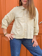 Charger l'image dans la galerie, Veste 'seconde' Lisa - Type saharienne trench beige naturel. Bavolets devant &amp; dos. Taille M, 40, 42. Machin Chose
