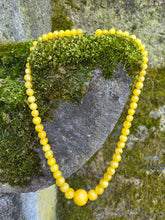 Charger l'image dans la galerie, Collier Sautoir Solange - Dégradé chaud de perles jaune ambrées miel.
