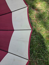 Charger l'image dans la galerie, 📿🍍Parapluie Alice - Grand modèle bicolore bordeaux et blanc. Breaker.
