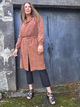 Charger l'image dans la galerie, Trench vintage Florence - En suédine marron chocolat 70s. Taille L, 40, 42. Made in France
