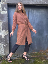 Charger l'image dans la galerie, Trench vintage Florence - En suédine marron chocolat 70s. Taille L, 40, 42. Made in France
