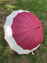 Charger l'image dans la galerie, 📿🍍Parapluie Alice - Grand modèle bicolore bordeaux et blanc. Breaker.
