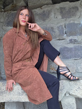 Charger l'image dans la galerie, Trench vintage Florence - En suédine marron chocolat 70s. Taille L, 40, 42. Made in France
