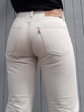 Charger l&#39;image dans la galerie, Jean Levi&#39;s 501 XX Sandra - Coton Blanc cassé. Taille S, 36, 38. W29 L34
