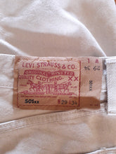 Charger l&#39;image dans la galerie, jean levi&#39;s 501 XX. Blanc cassé. Couleurs Vintage. Taille S, 36, 38
