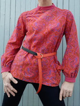 Charger l&#39;image dans la galerie, Blouse fuschia à imprimé paisley ou cachemire, Couleurs Vintage. Taille L, 40, 42
