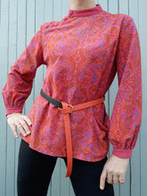 Charger l&#39;image dans la galerie, Blouse fuschia à imprimé paisley ou cachemire, Couleurs Vintage. Taille L, 40, 42
