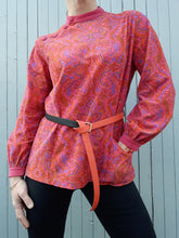 Charger l&#39;image dans la galerie, Blouse fuschia à imprimé paisley ou cachemire, Couleurs Vintage. Taille L, 40, 42
