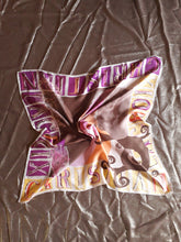 Charger l&#39;image dans la galerie, Foulard vintage Léna - Christian Lacroix Paris. 87 x 83
