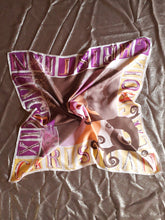 Charger l&#39;image dans la galerie, Foulard vintage Léna - Christian Lacroix Paris. 87 x 83
