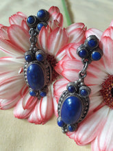 Charger l&#39;image dans la galerie, Boucles d&#39;oreilles vintage - En argent et lapis lazuli. Style Ethnique.
