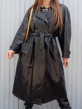 Charger l&#39;image dans la galerie, Trench imperméable vintage Anna - Vernis. Taille XXL, 44, 46. Fabriqué en France
