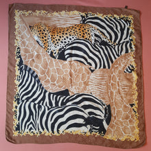 Charger l&#39;image dans la galerie, Foulard en soie Marthe - Imprimé animalier. 82 x 82
