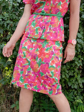 Charger l&#39;image dans la galerie, Ensemble vintage Hortense - Jupe et veste fleuries. Taille M, 38, 40. Marcelle Griffon.
