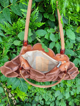 Charger l&#39;image dans la galerie, Sac vintage Léna - Patchwork de simili cuir crocheté. Taille unique.
